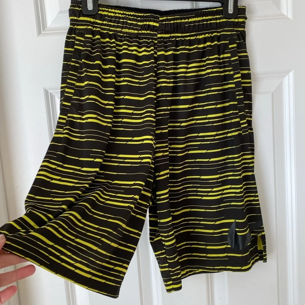 Nike Boys Dri-Fit Shorts -‎ Black Yellow - Medium